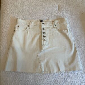 GAP White Denim Mini Skirt – Size 14/32